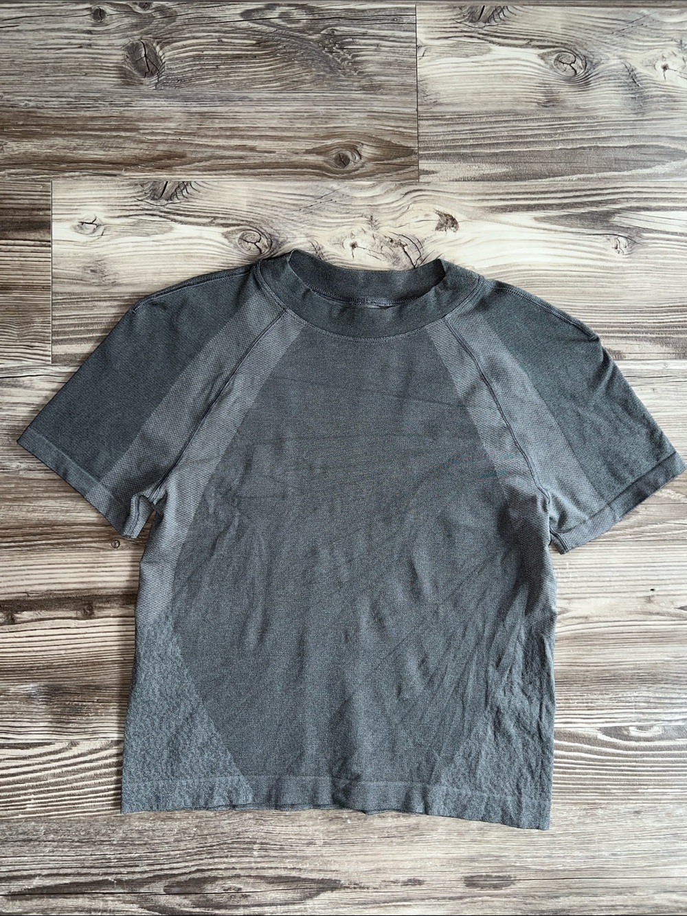 Lululemon Seamless Training Short Sleeve Shirt Gull Grey Size 12